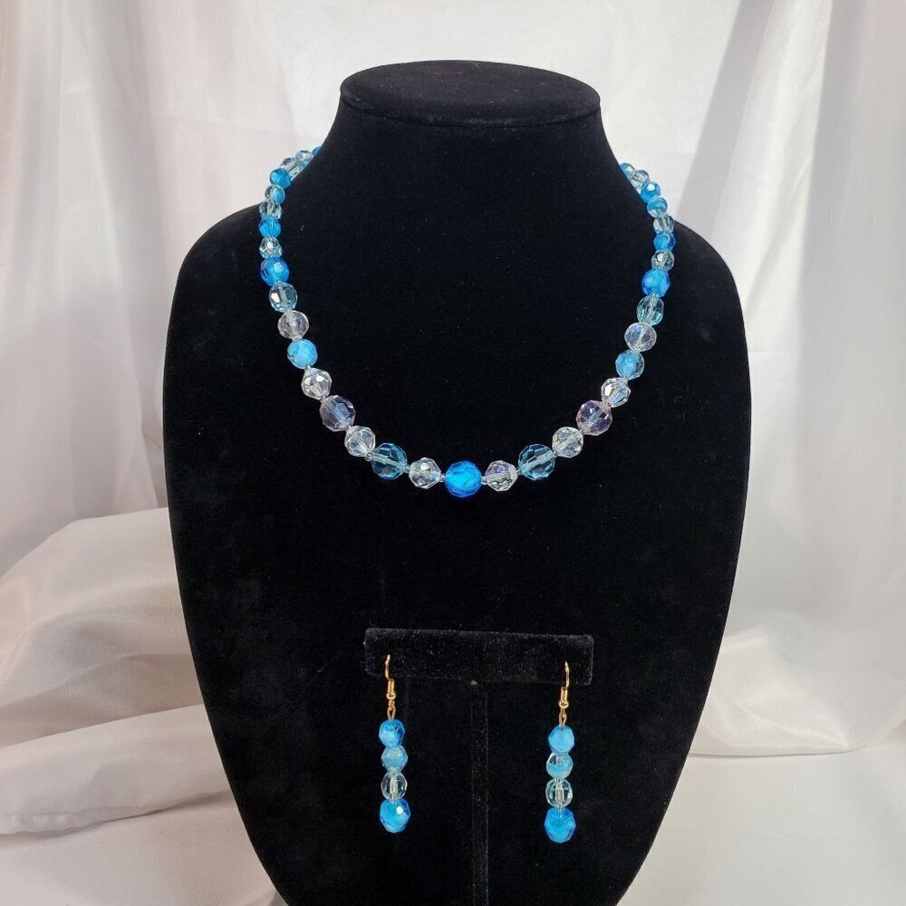 Vintage Lisner Blue and white Glass Bead Necklace & Earrings Set Aurora Borealis - Picture 2 of 16